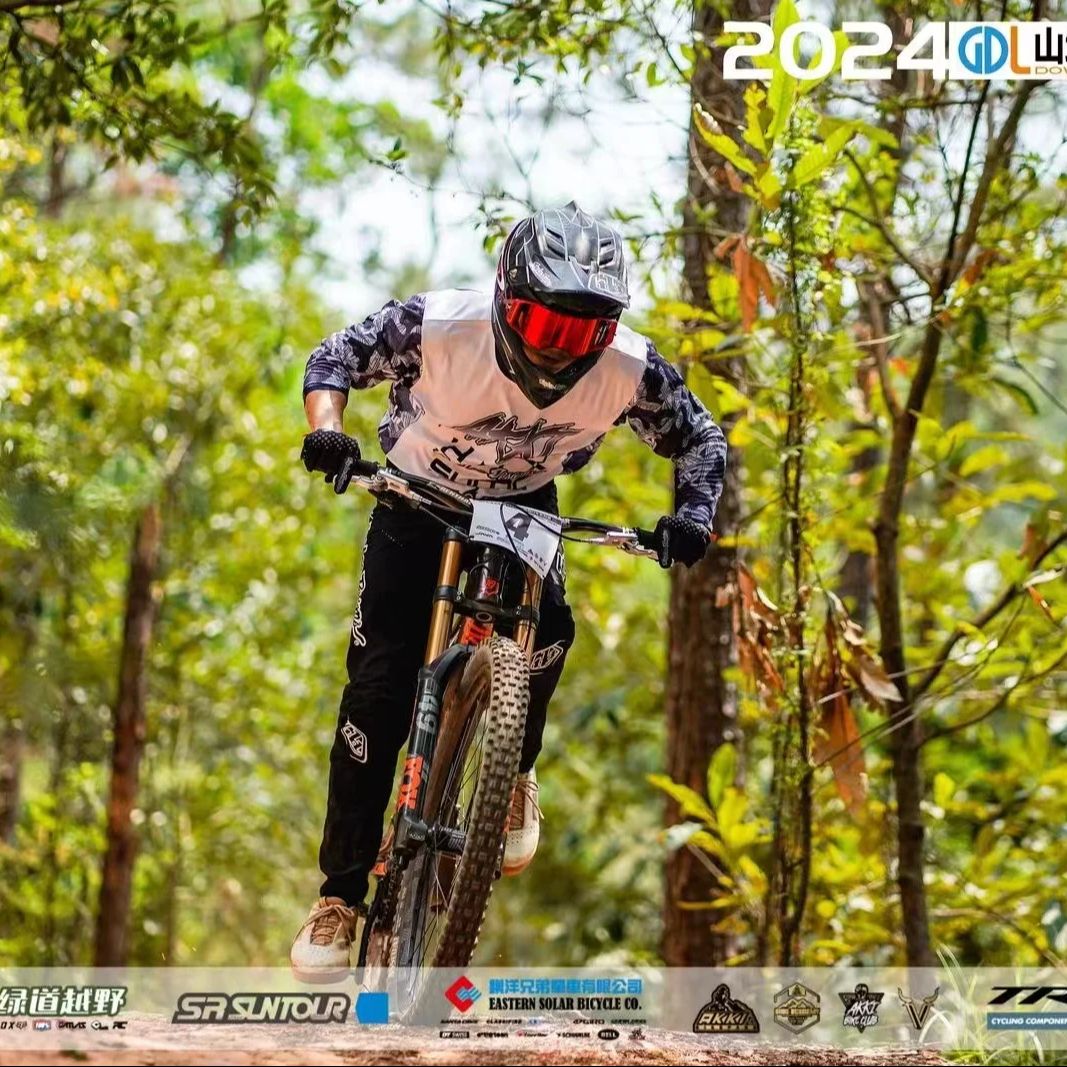أحذية خفيفة مسطحة للرجال من AV - مراجعة Mountain Biking Wallpaper وسعره